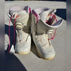 GUC Women's White Snowboard Boots Size 8